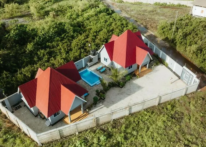 Sunvilla - Private Pool, 2 Houses & Games